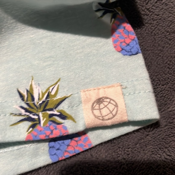 Free Planet Pinapple T-shirt - Picture 4 of 4